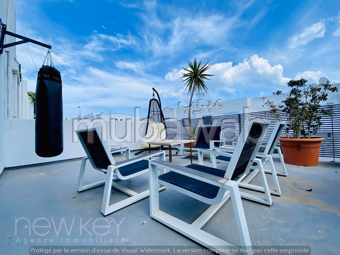 فيلا جميلة للكراء ب المرسى. 4 قطع كبيرة. شرفة جميلة وحديقة