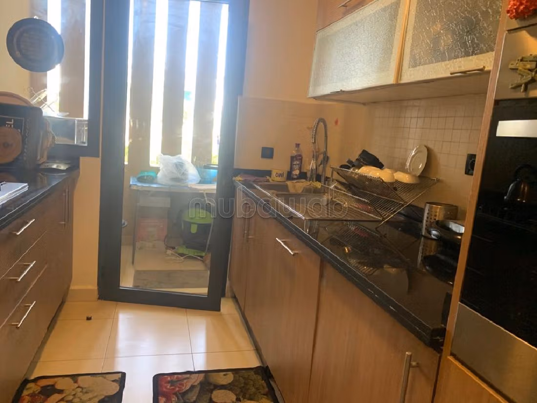 استئجار شقة ب المدينة الخضراء. 3 غرف رائعة. مفروشة