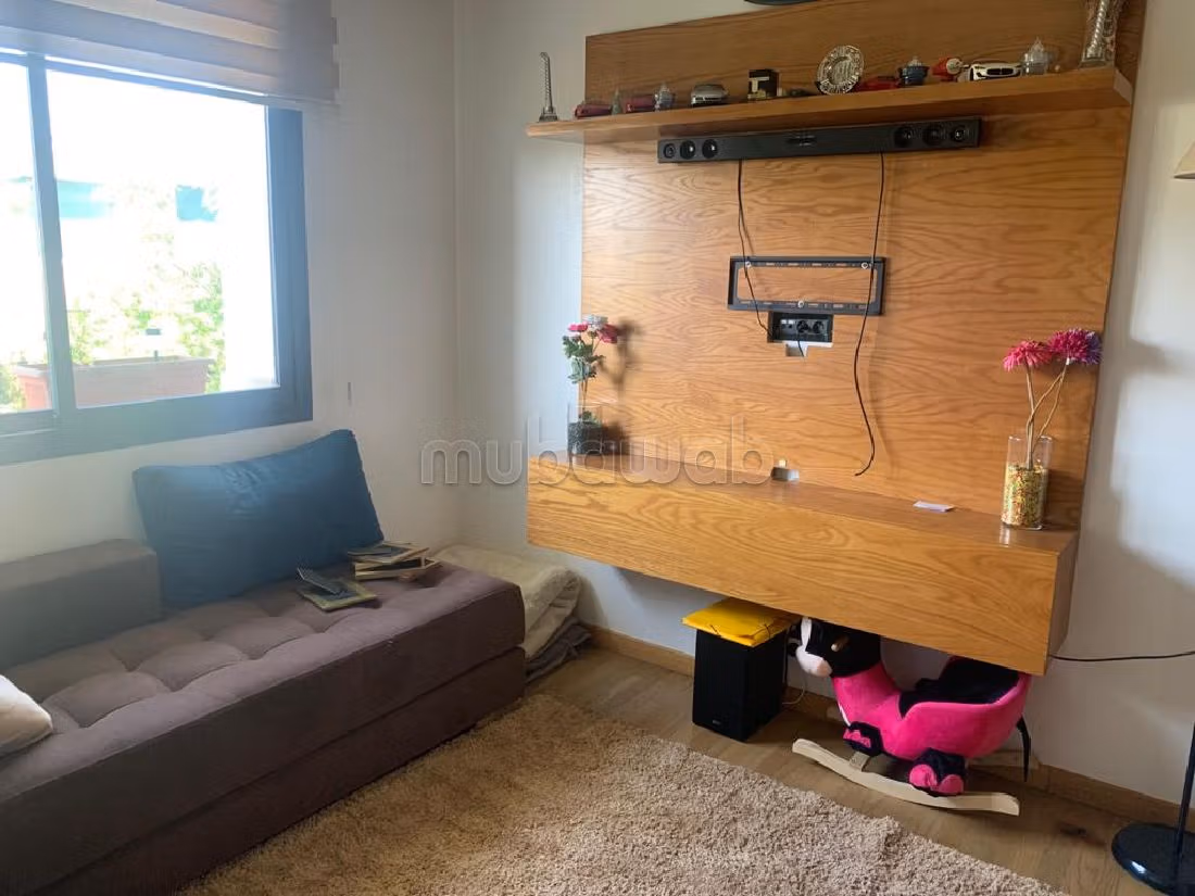 استئجار شقة ب المدينة الخضراء. 3 غرف رائعة. مفروشة