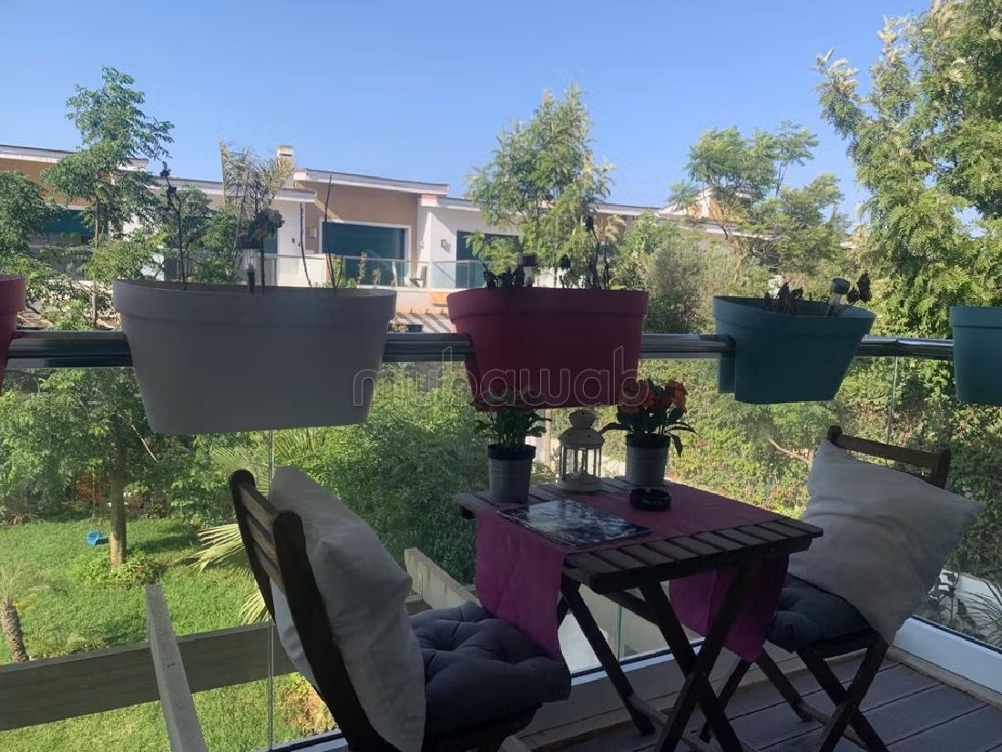 استئجار شقة ب المدينة الخضراء. 3 غرف رائعة. مفروشة