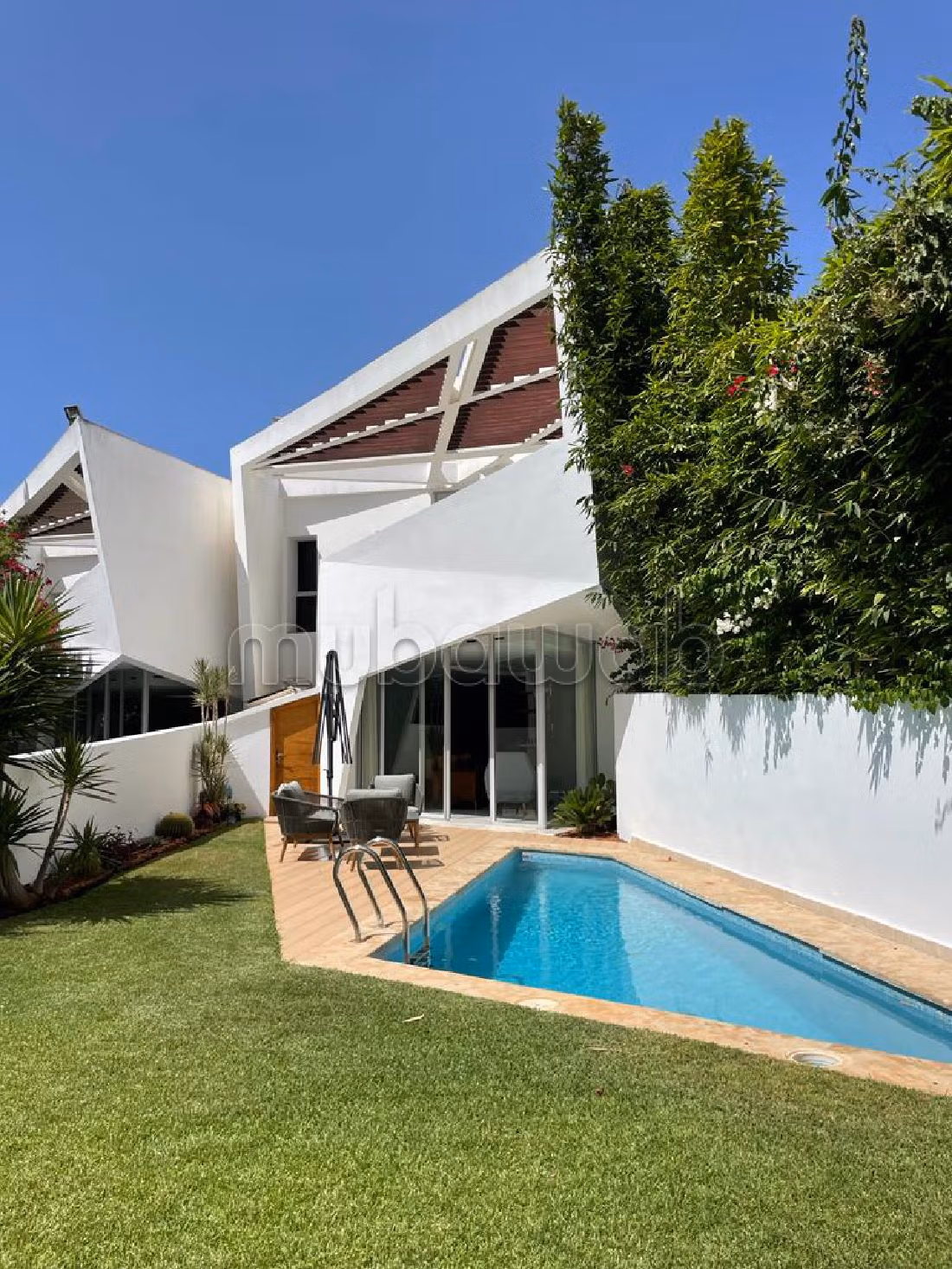 suntuosa casa en venta. 3 Dormitorio. Ventanas de doble acristalamiento y calefacción central.