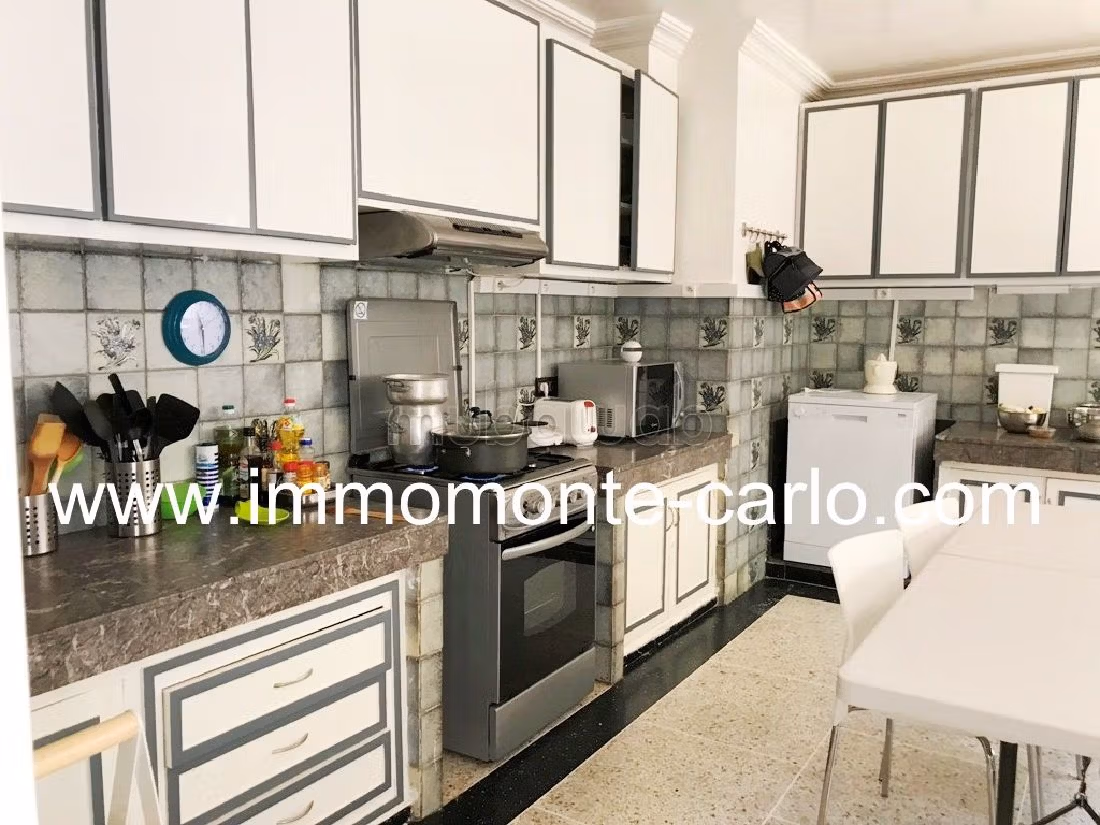 Agréable villa avec chauffage central et piscine à