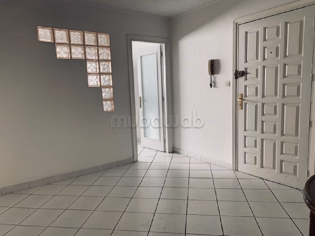 Oficinas en venta en Bourgogne Est. Área total 123 m². Con ascensor y terraza. 