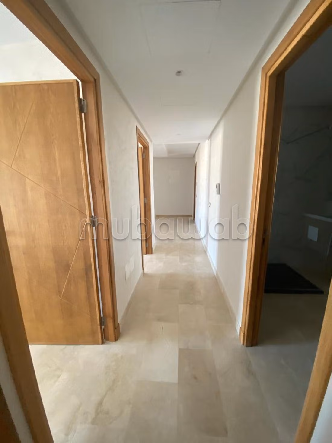 شقة رائعة للبيع بطنجة. 3 غرف جميلة. شرفة ومصعد. 