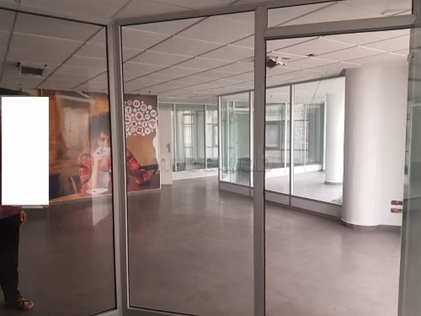 Offices for rent in Maârif. Small area 190 m². No Lift. 
