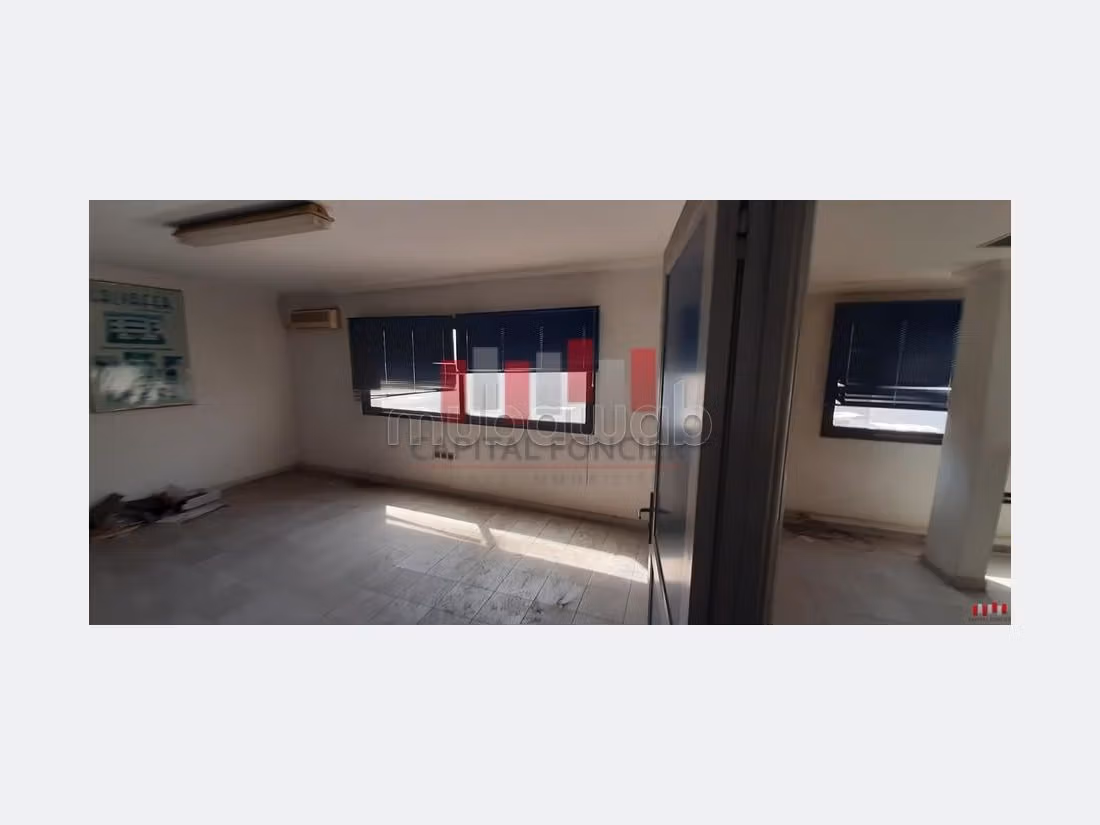 Oficinas y locales comerciales en alquiler en Zone Industrielle. Superficie 2000 m². 