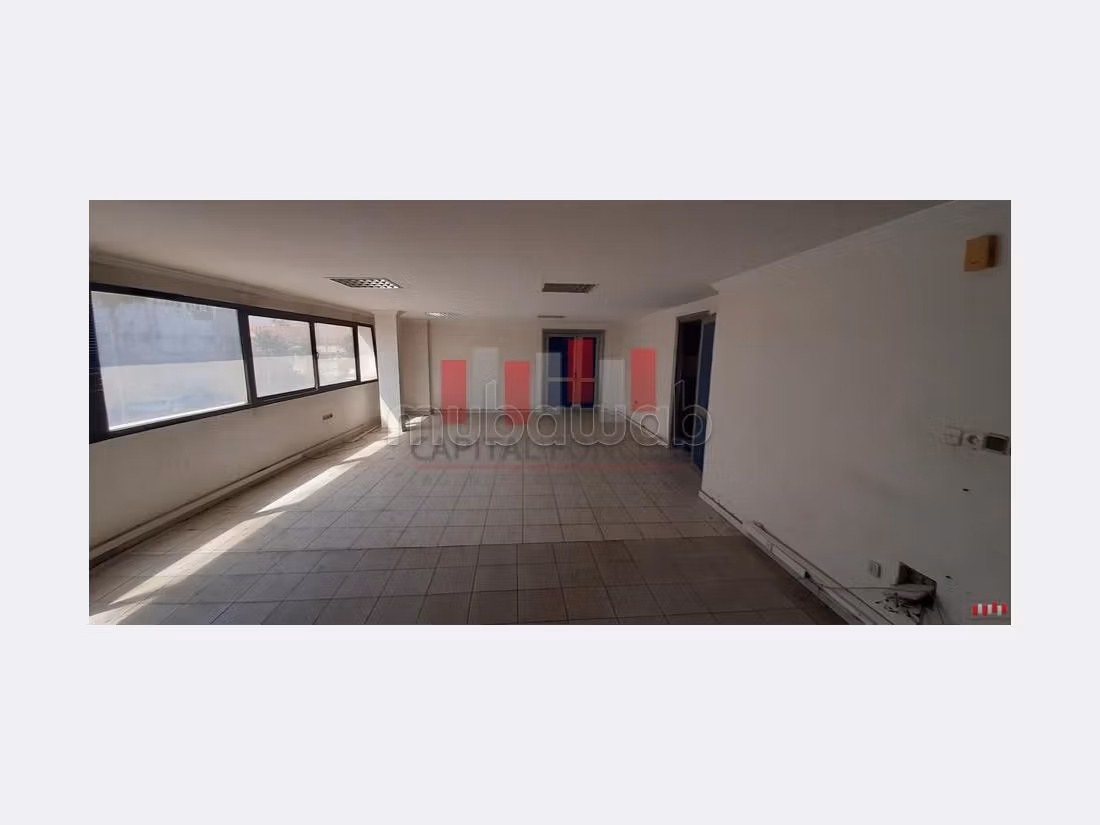 Oficinas y locales comerciales en alquiler en Zone Industrielle. Superficie 2000 m². 