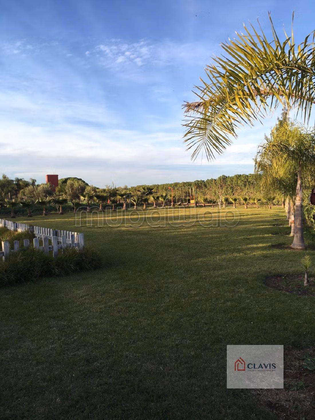 بيع مزرعة ب ليشين. المساحة 10350 م². 