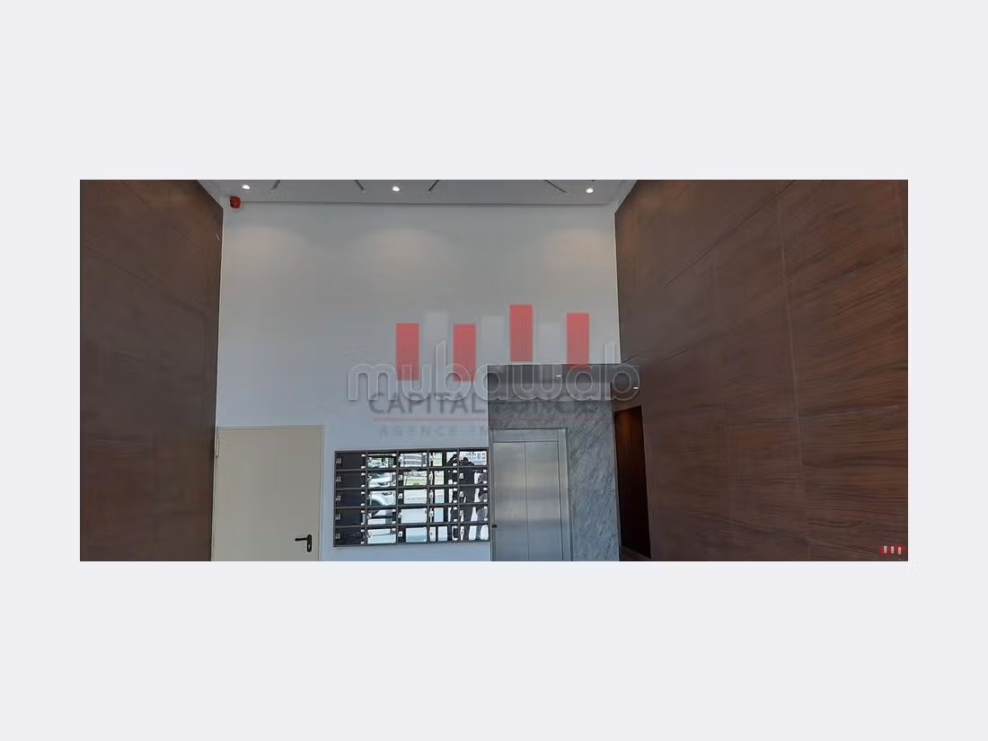 Oficinas en alquiler. Área total 293 m². Aire condicionado. 