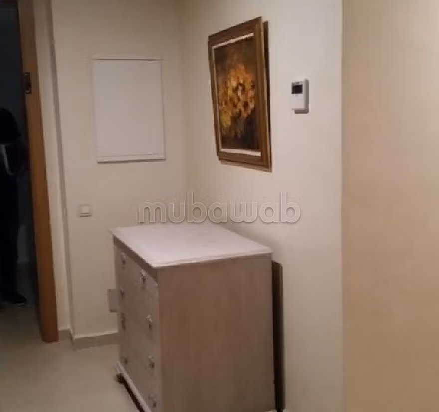 شقة للإيجار بملابطا. 3 قطع كبيرة. مفروشة