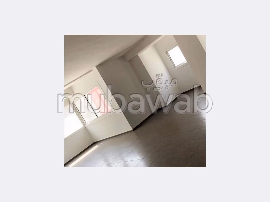 Offices for rent in Centre. Area of 55 m². With lift and terrace