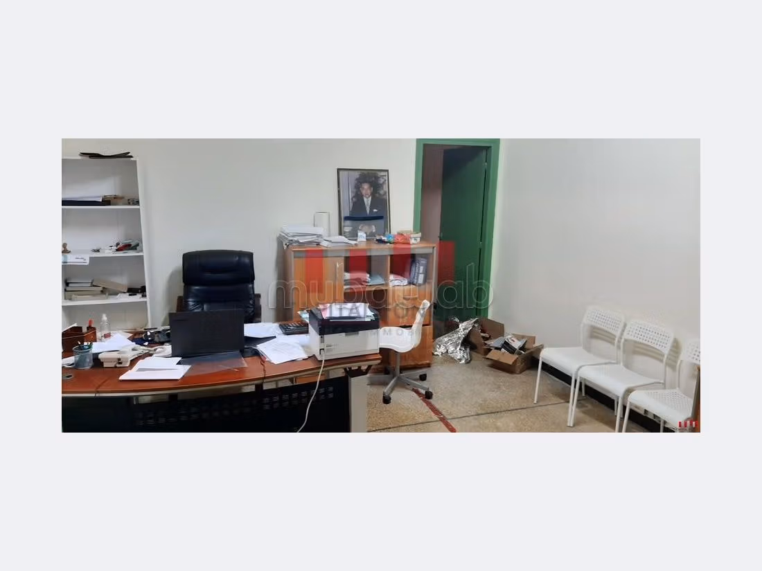 Oficinas y locales comerciales en venta en Port. Pequeña superficie 8000 m². 