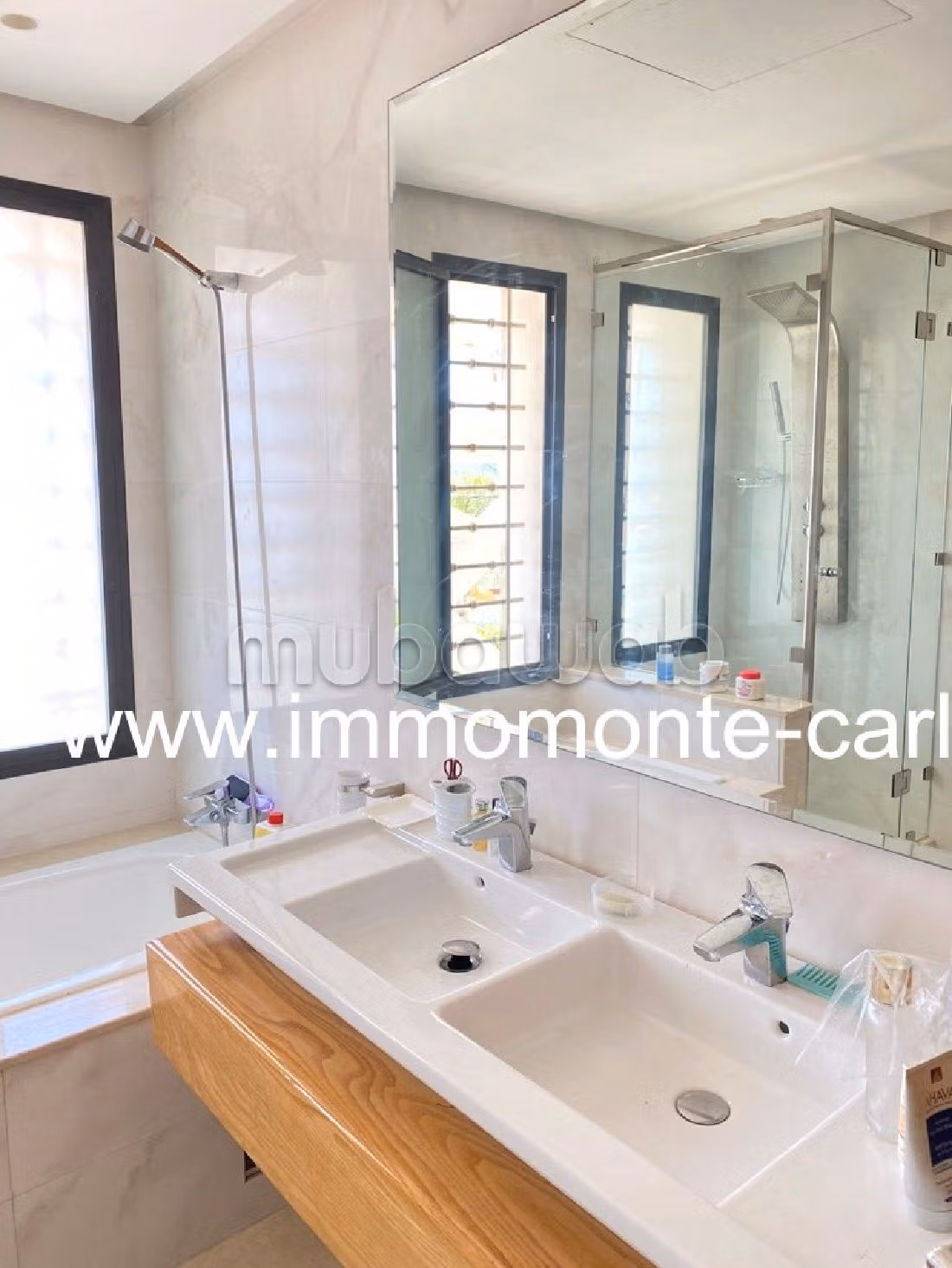 Lujosa villa en alquiler. Área total 400 m². Bien amueblado