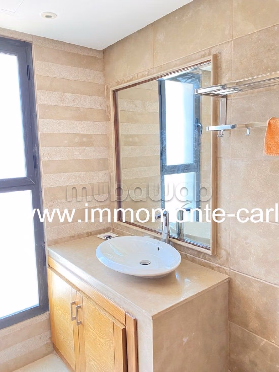 Lujosa villa en alquiler. Área total 400 m². Bien amueblado