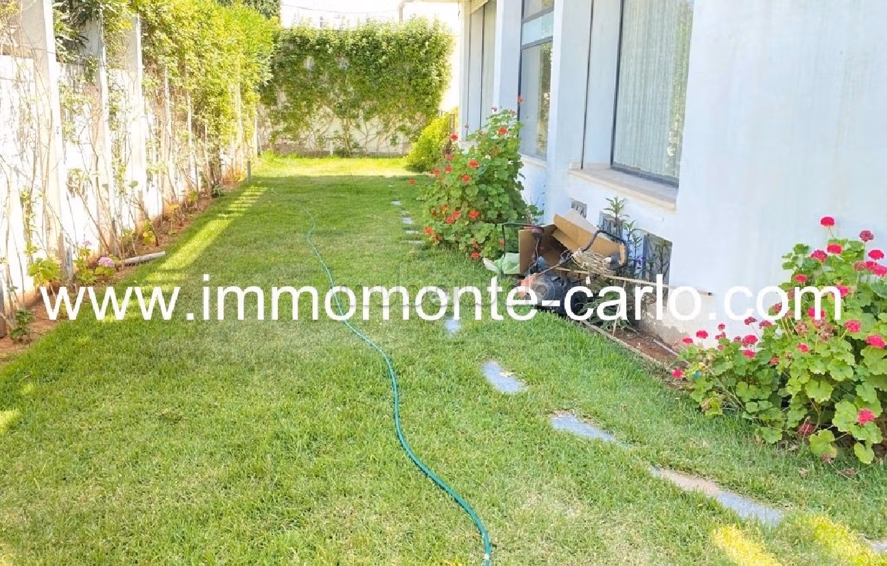 Lujosa villa en alquiler. Área total 400 m². Bien amueblado