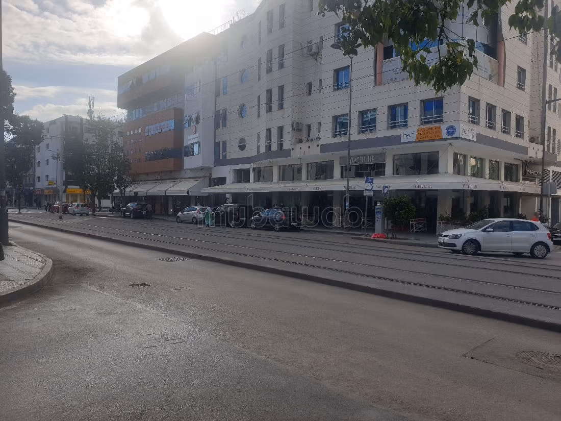 Locale commerciale da comprare a Agdal. Superficie totale 160 m². Servizio di concierge e condizionatore