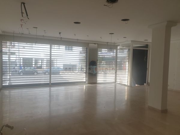 Te huur: commercieel vastgoed in Agdal. Oppervlakte 160 m². Airconditioning en conciërge. 