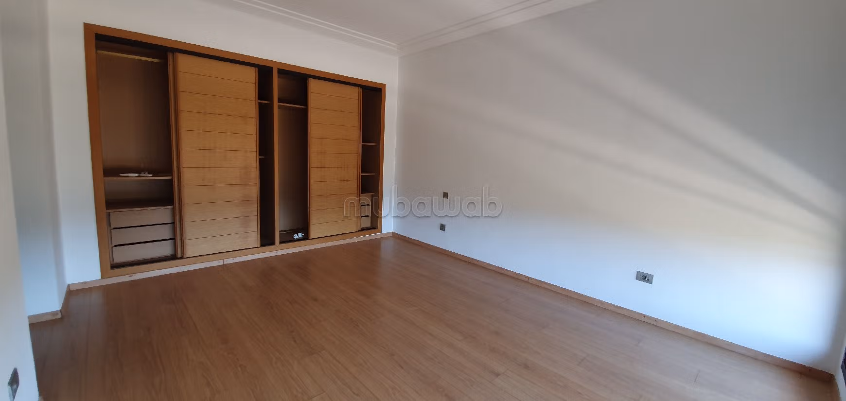 Villa's en luxe woningen te huur in Ain Diab Extension. 4 Slaapkamers. Uitzicht op zee, verwarming. 