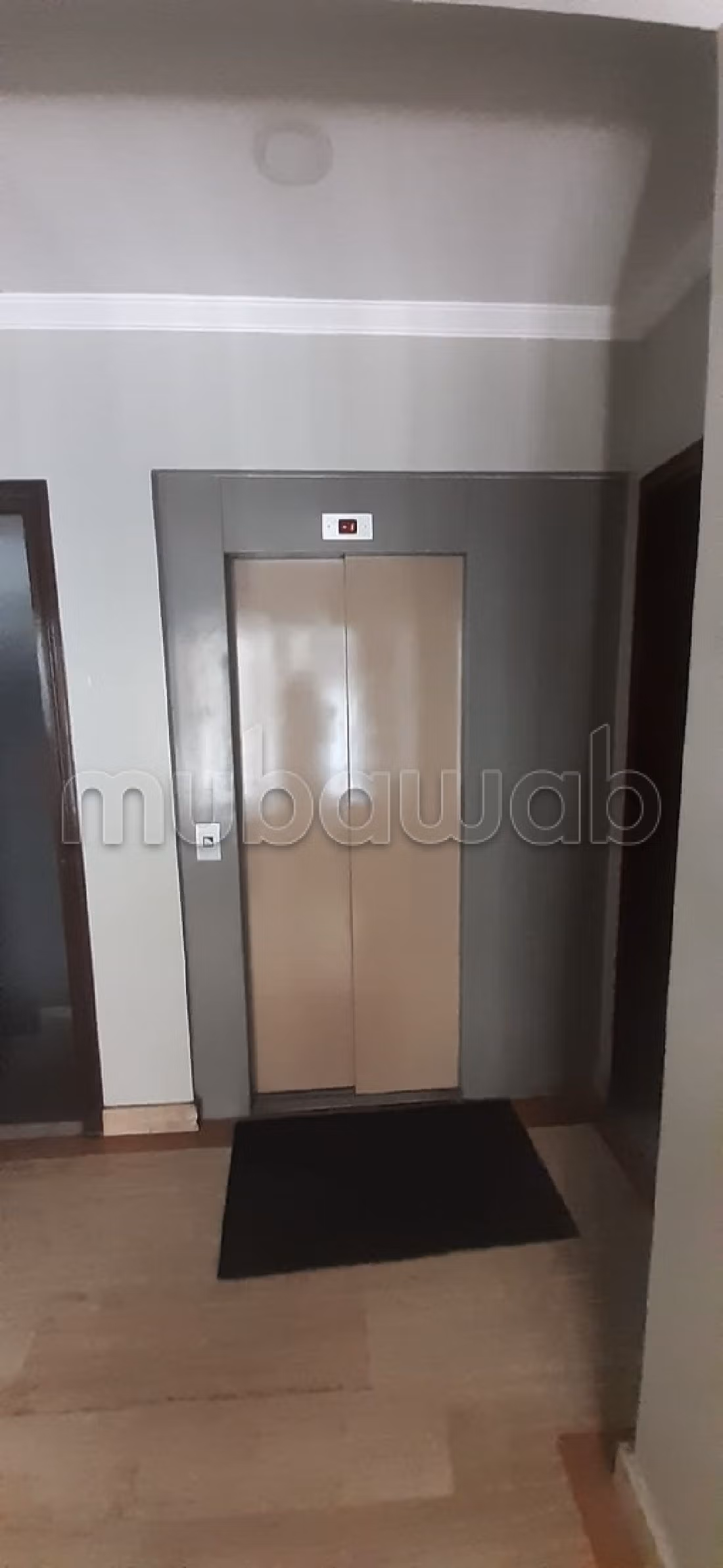 Vendita di uno splendido appartamento a Les Hôpitaux. 3 belle camere da letto. Ascensore e terrazzo