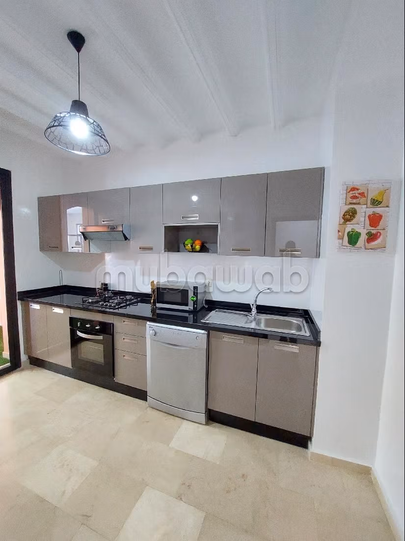 Splendido appartamento in vendita a Hay Mohammadi. 2 camere. Salone in stile marocchino e antenna parabolica. 