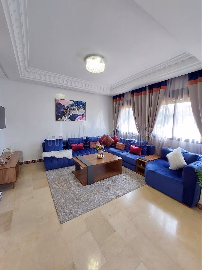 Splendido appartamento in vendita a Hay Mohammadi. 2 camere. Salone in stile marocchino e antenna parabolica. 