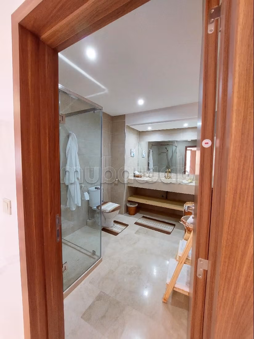 Splendido appartamento in vendita a Hay Mohammadi. 2 camere. Salone in stile marocchino e antenna parabolica. 