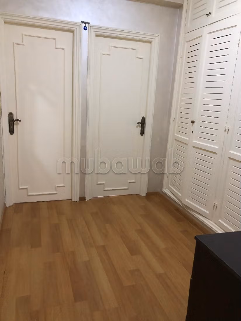 بيع شقة بوسط المدينة. 5 قطع. صالون مغربي تقليدي ، إقامة آمنة