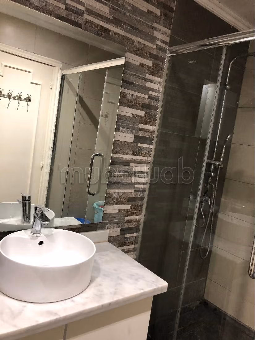 بيع شقة بوسط المدينة. 5 قطع. صالون مغربي تقليدي ، إقامة آمنة