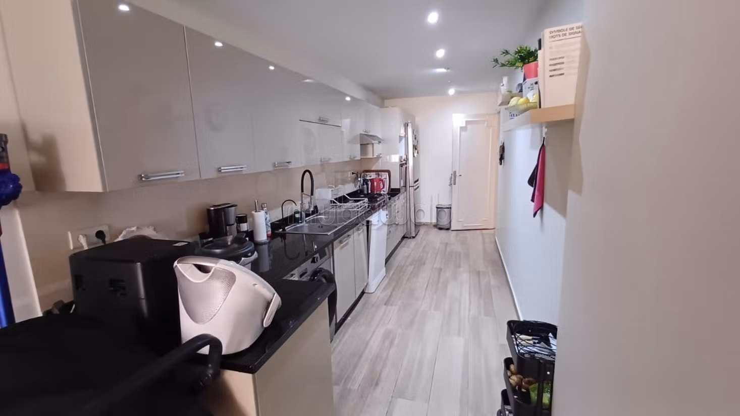 Apt à vendre au centre ville a 300 m du quartier derb Omar, — 6