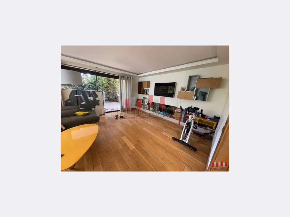 Magnificent villa for rent in Californie. 4 Small room. Garage and terrace. 