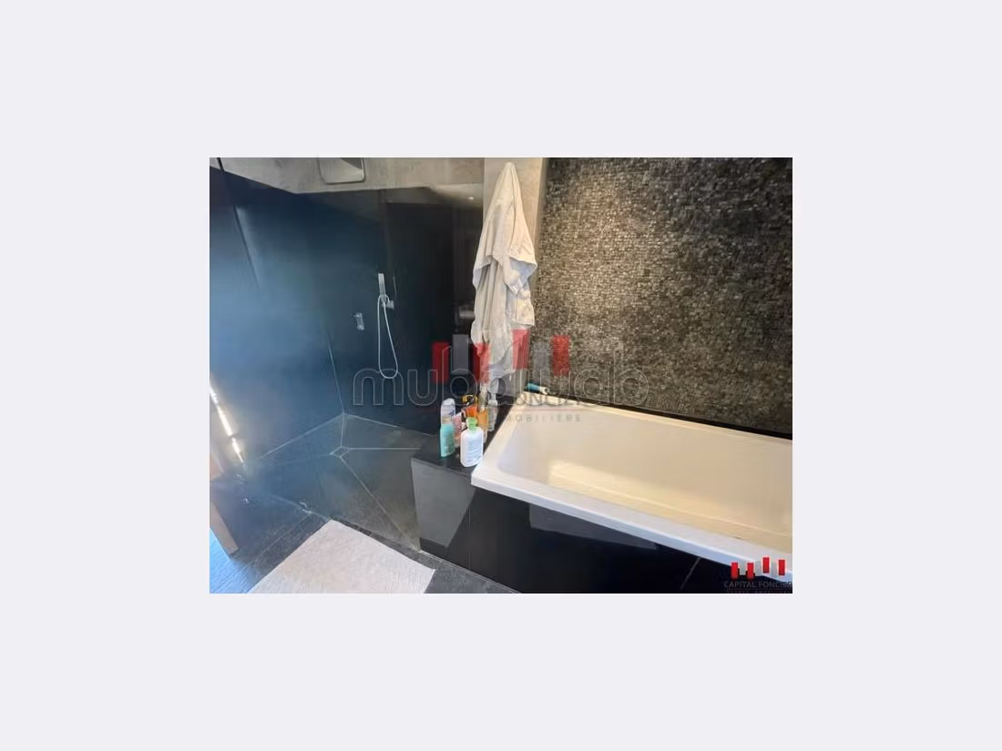 Magnificent villa for rent in Californie. 4 Small room. Garage and terrace. 