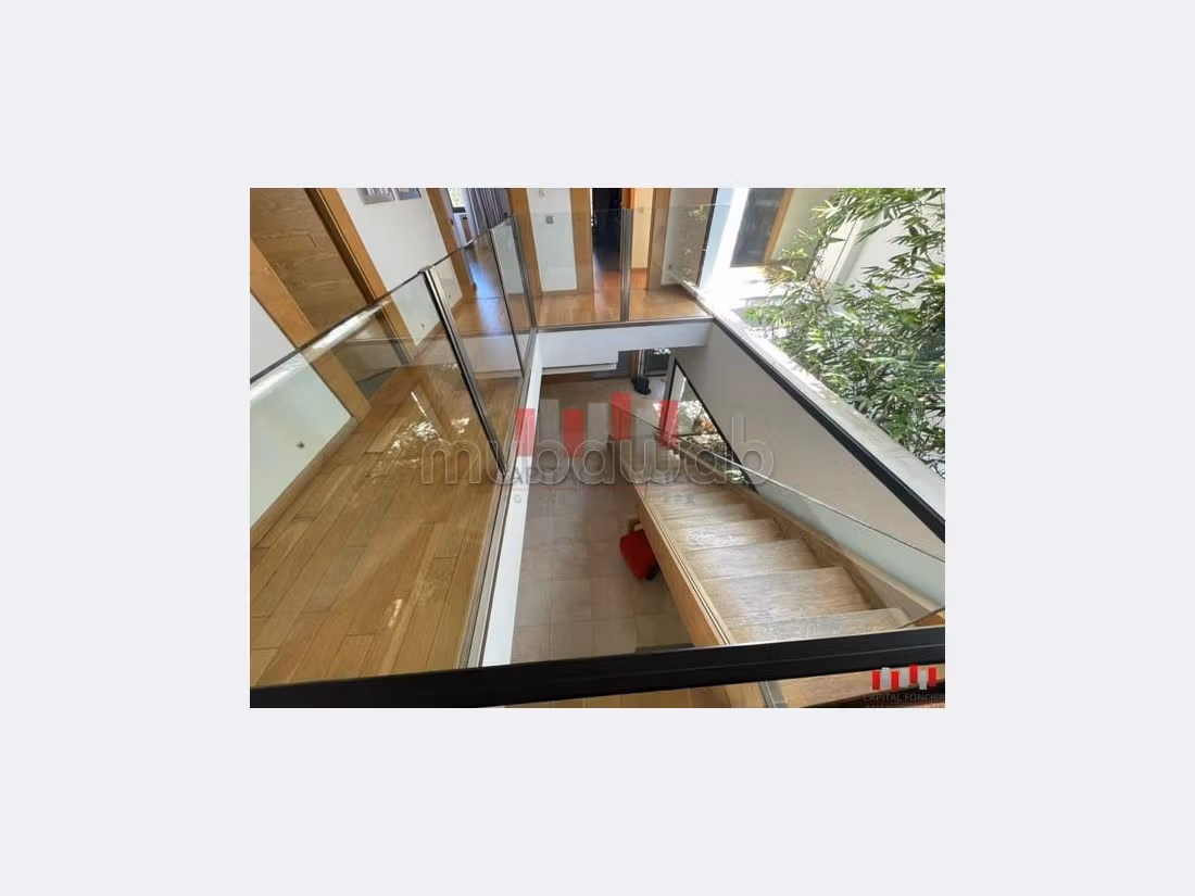 Magnificent villa for rent in Californie. 4 Small room. Garage and terrace. 