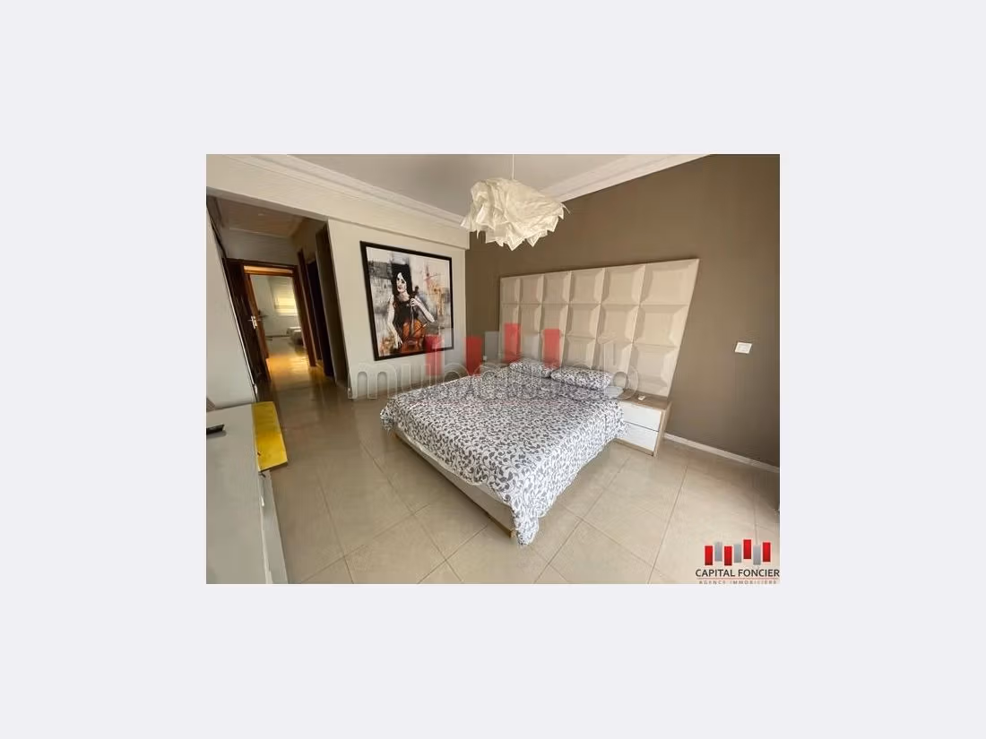 Magnificent villa for rent in Californie. 4 Small room. Garage and terrace. 