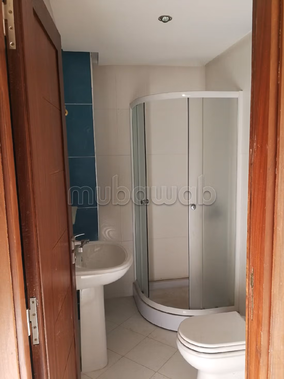 شقة للشراء ب النزهة. 3 غرف. مكان وقوف السيارات وشرفة. 