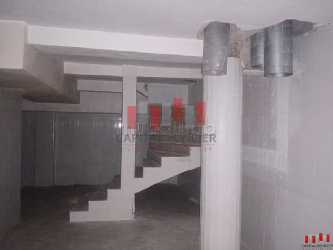 Oficinas y locales comerciales en alquiler. Superficie 393 m². 