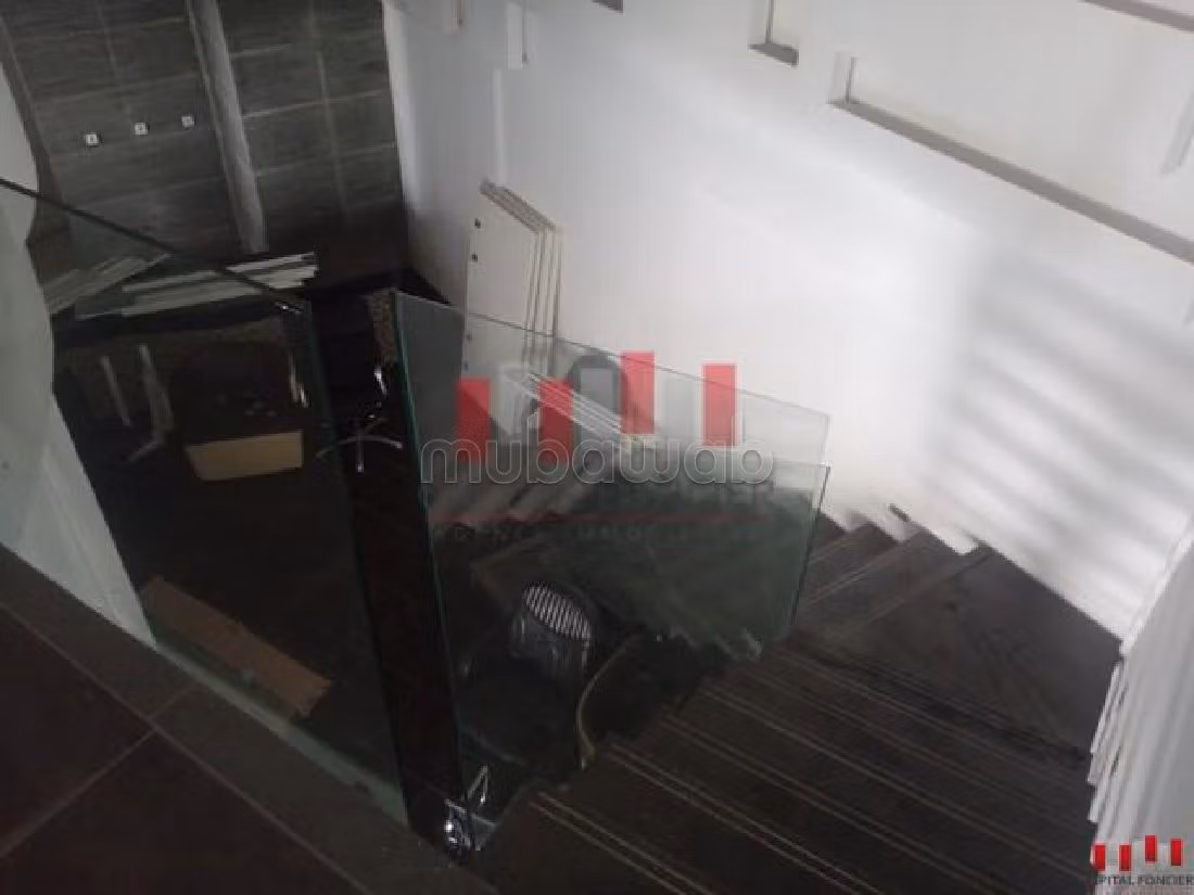 Oficinas y locales comerciales en alquiler. Superficie 393 m². 