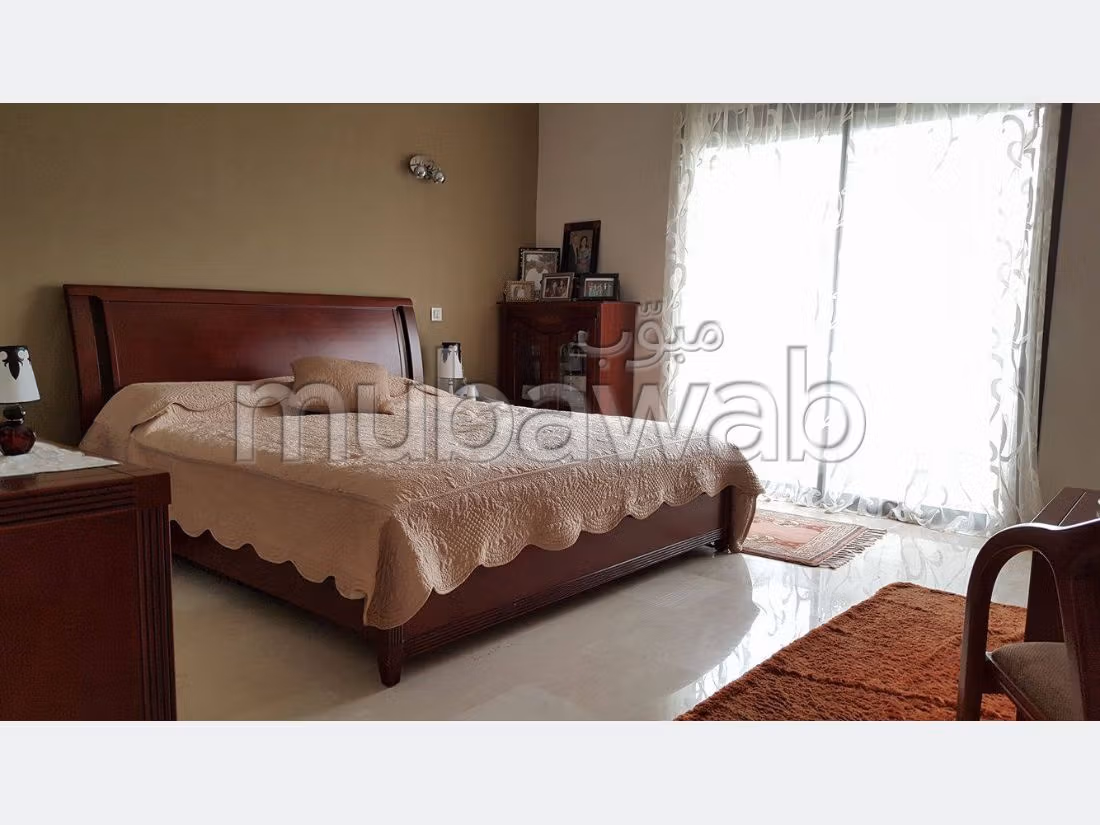 Piso en venta. 5 Salas. Jardín privado, sin ascensor. 