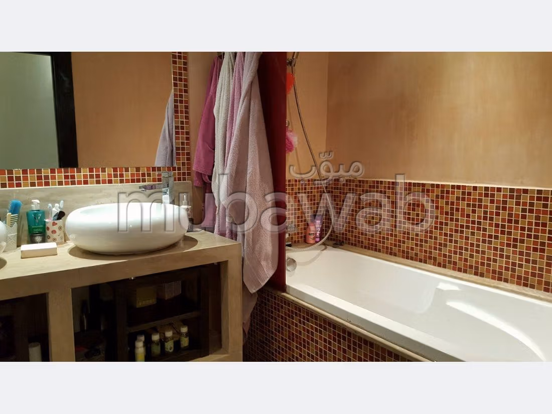 Piso en venta. 5 Salas. Jardín privado, sin ascensor. 