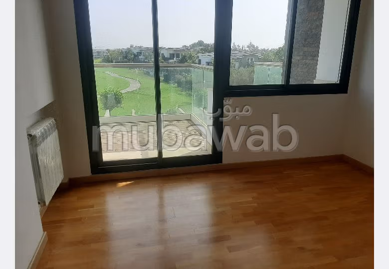 شقة رائعة للبيع ببوسكورة. المساحة الكلية 175 م². خدمات الكونسياج ، و تكييف الهواء. 