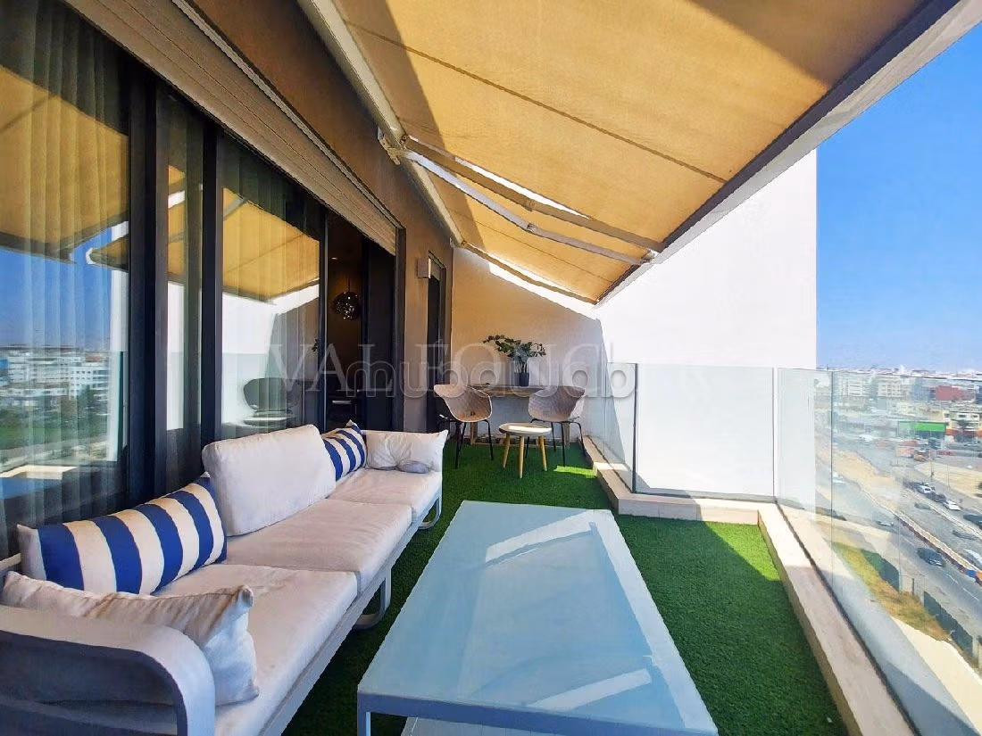 Rent this apartment. Total area 160 m². Parking spaces and terrace. 