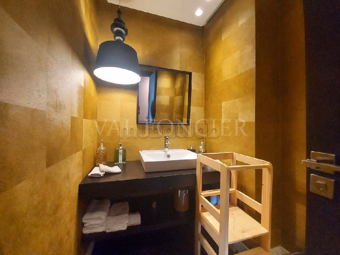 Rent this apartment. Total area 160 m². Parking spaces and terrace. 