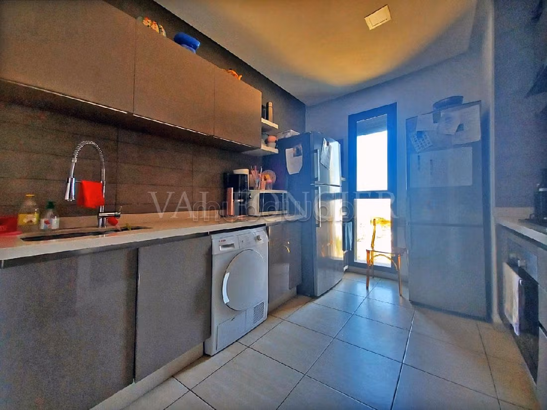 Rent this apartment. Total area 160 m². Parking spaces and terrace. 