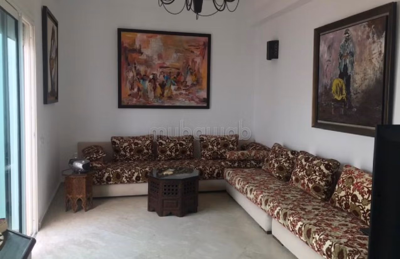 Villa de alto standing en venta en Centre. Gran superficie 285 m². Plazas de parking y bonito jardín. 