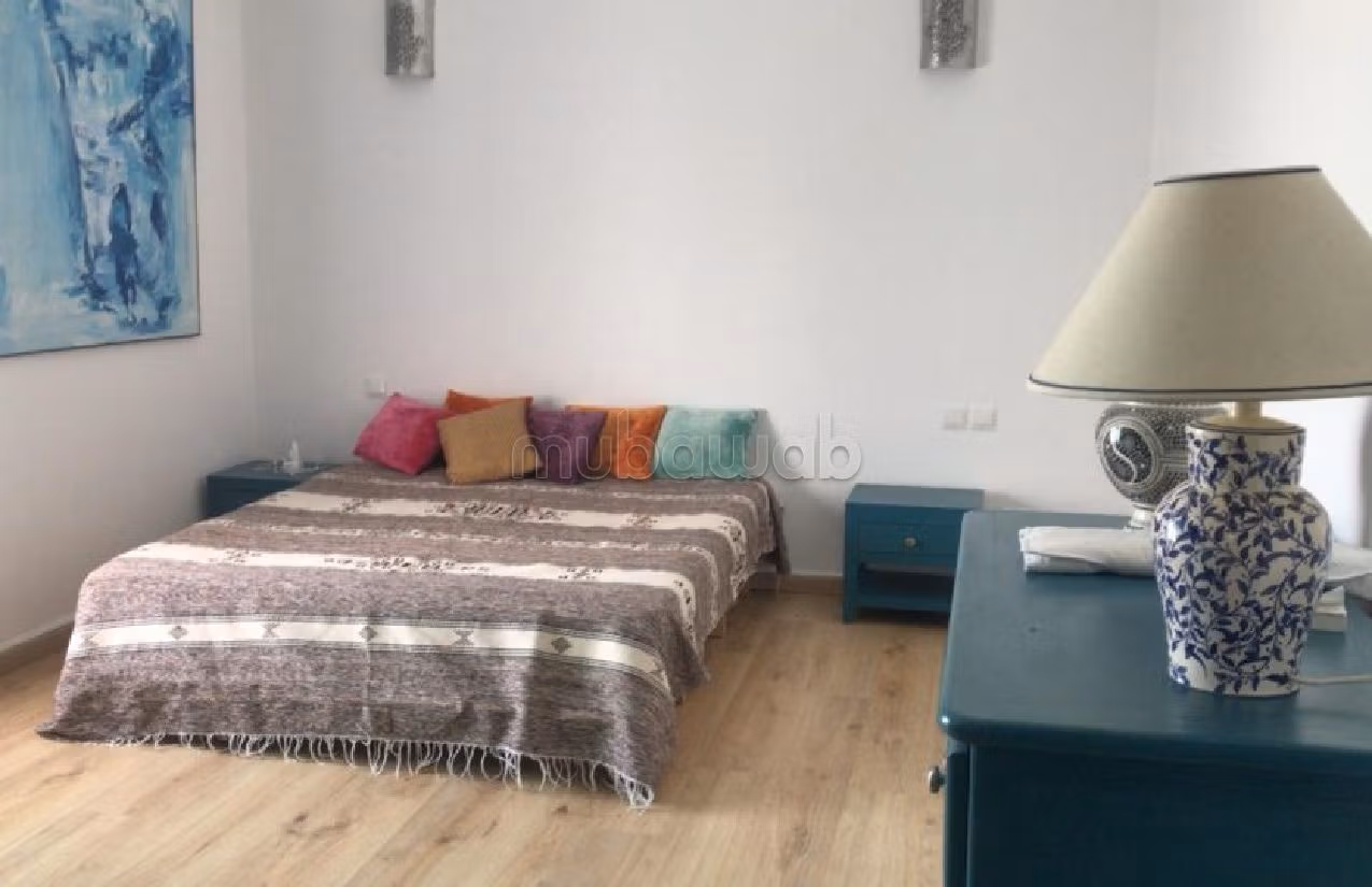 Villa de alto standing en venta en Centre. Gran superficie 285 m². Plazas de parking y bonito jardín. 