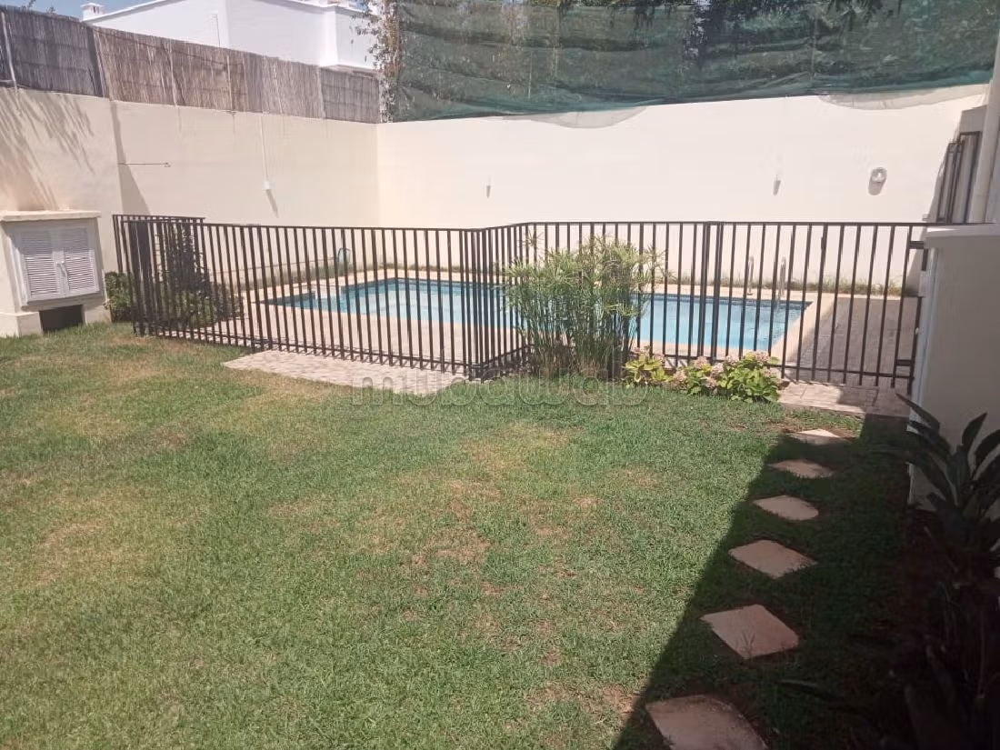 Maestosa residenza di lusso in affitto a Souissi. 3 camere da letto. Con camino e piscina. 