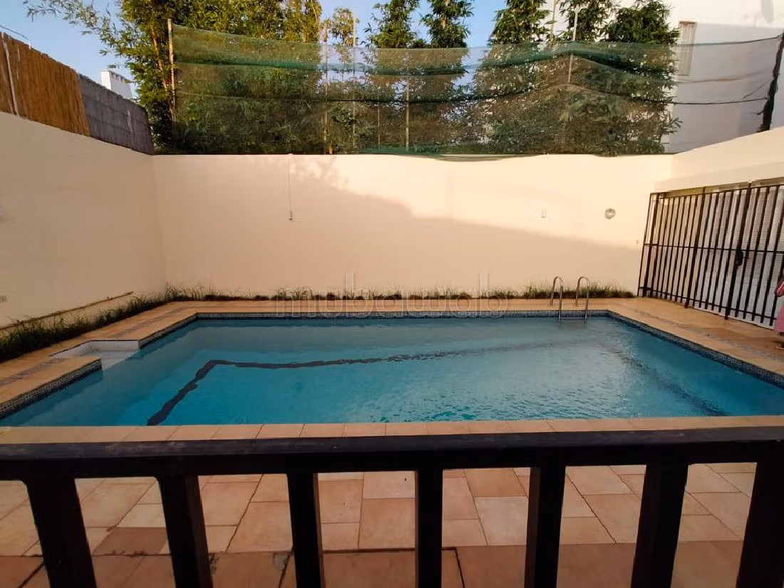 Maestosa residenza di lusso in affitto a Souissi. 3 camere da letto. Con camino e piscina. 