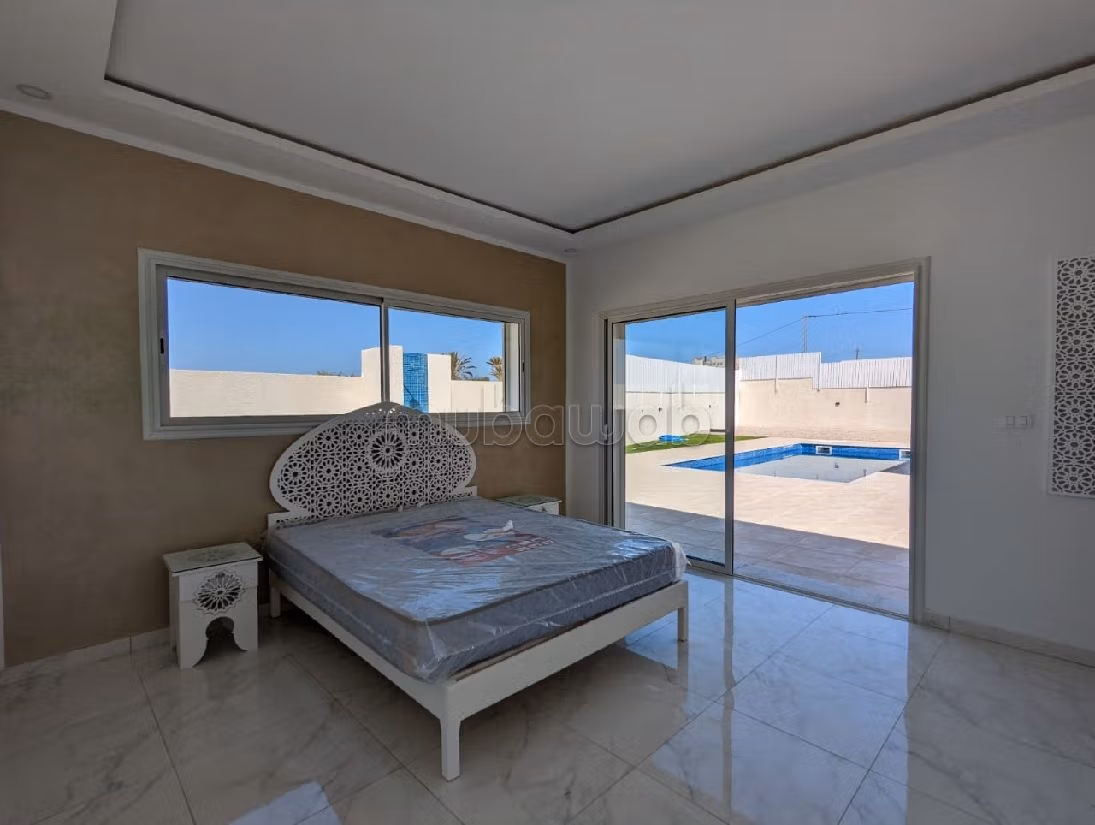 فيلا ممتازة للبيع ب جربة. المساحة الكلية 159 م². مفروشة. 