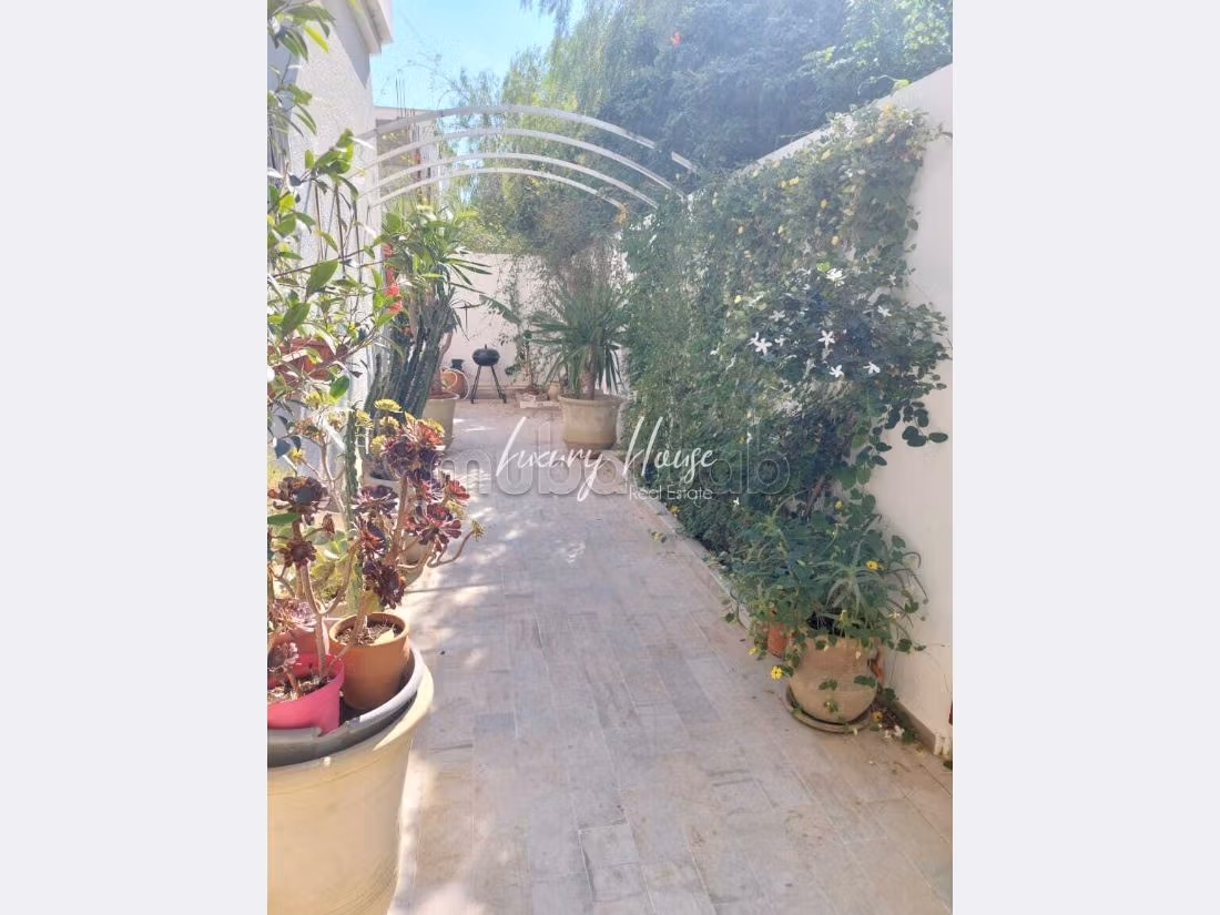 Splendido appartamento in affitto a La Marsa. Superficie di 130 m². Arredato