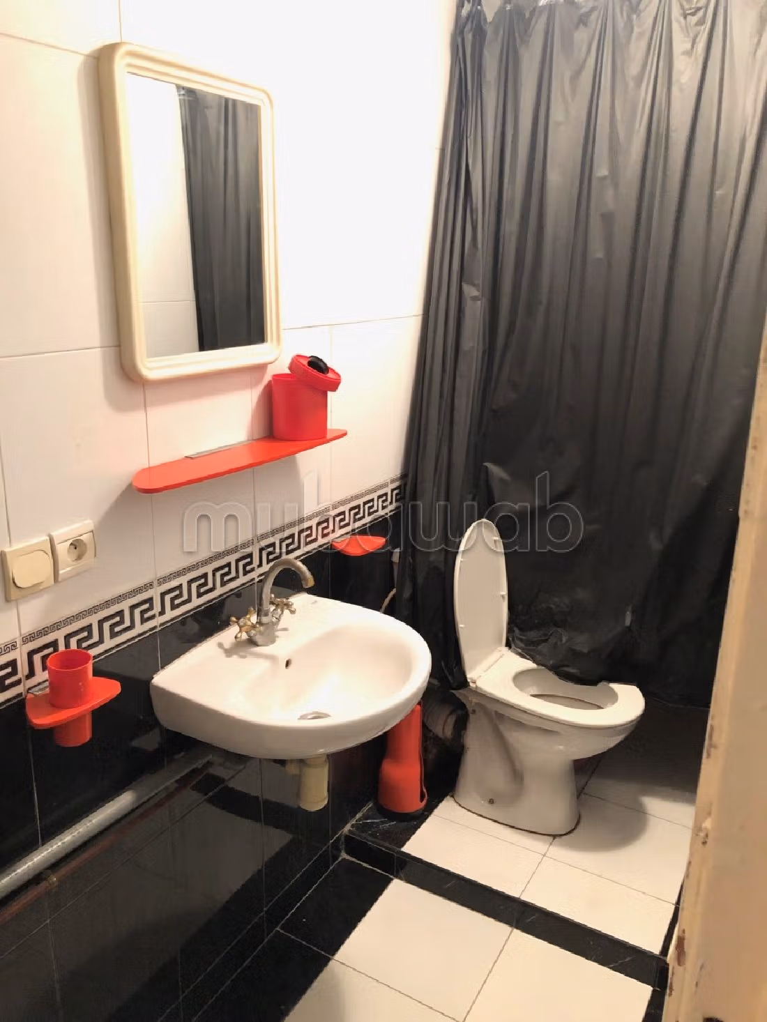 شقة رائعة للبيع ب فونصيير. 1 غرفة جيدة. مصعد. 