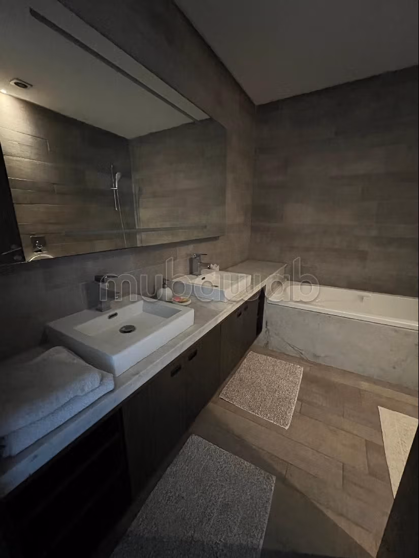 شقة للبيع ب عين الذياب امتداد. 3 غرف جميلة. مفروشة